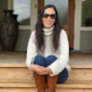 Meet your Posher, Lara